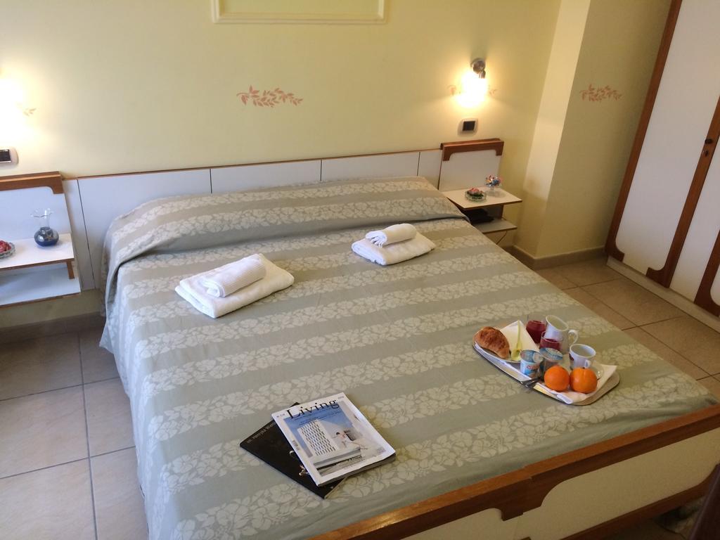 Hotel Villa Laura Fiuggi Ruang foto