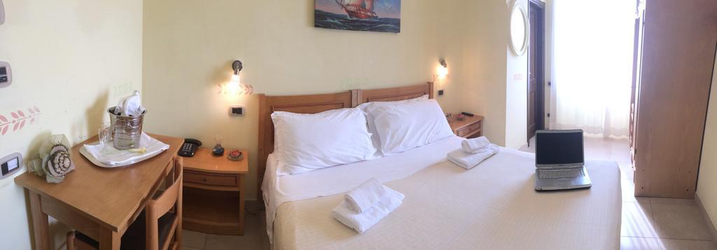 Hotel Villa Laura Fiuggi Ruang foto