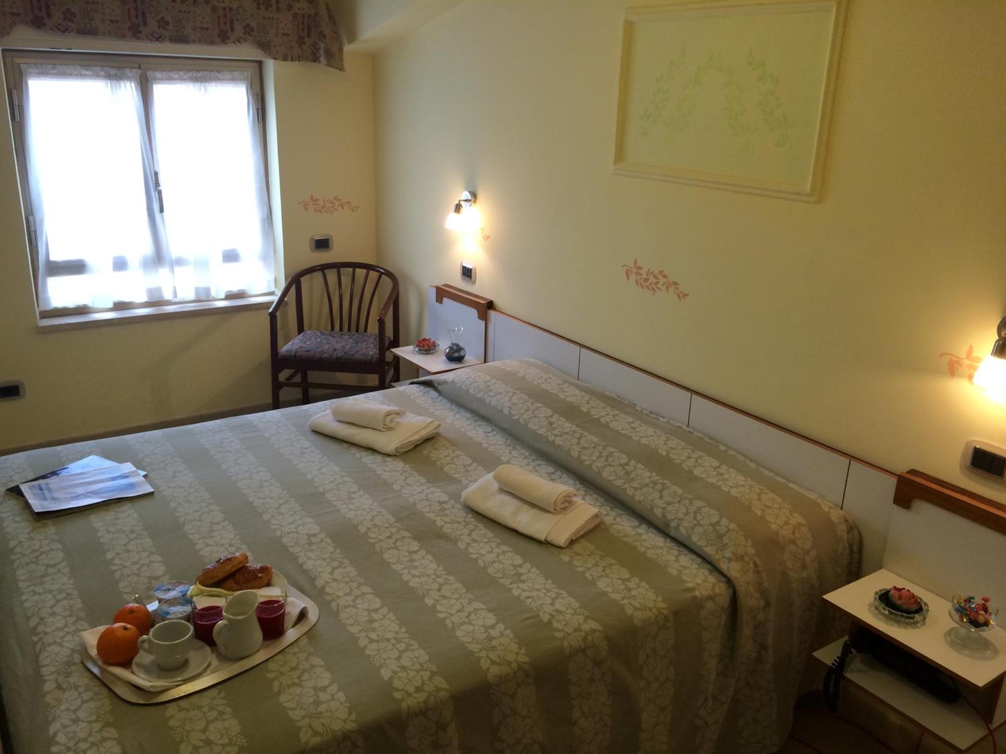 Hotel Villa Laura Fiuggi Ruang foto