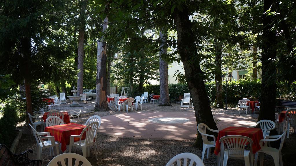 Hotel Villa Laura Fiuggi Bagian luar foto